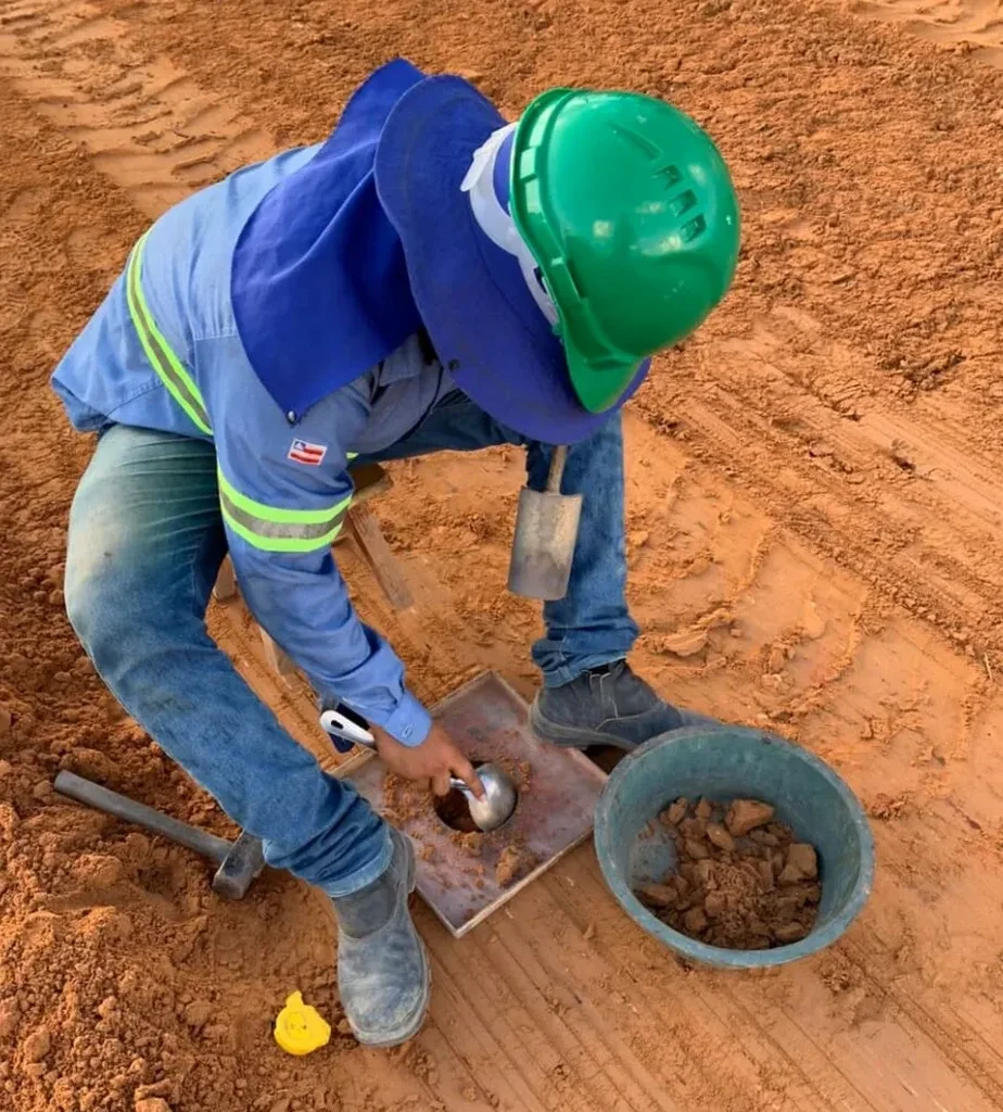 Ensaio de Densidade In Situ (Cone de Areia) em Imperatriz
